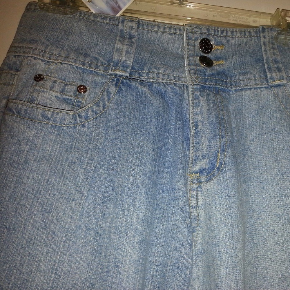 NWT Pamela Anderson original Trademark Denim Jean Authentic SEND YOUR BEST OFFER - Picture 2 of 7